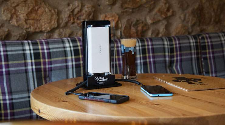 When Cafe/Resto Powerbank’s batteries are drained, it is easily recharged with a common socket charger head