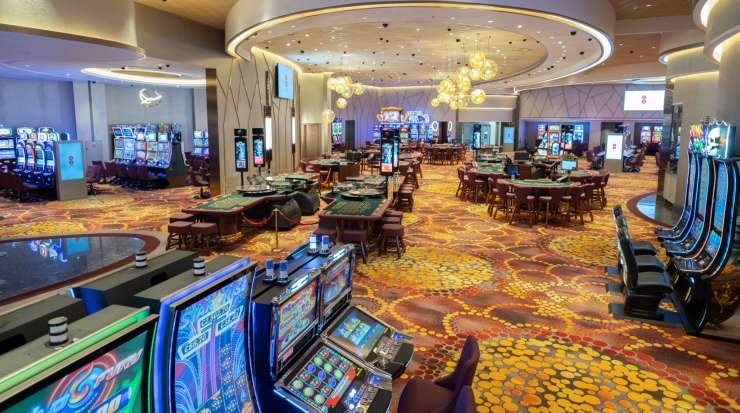 The casino operates on a 24/7 basis and guests must be 21 years of age and above to enter