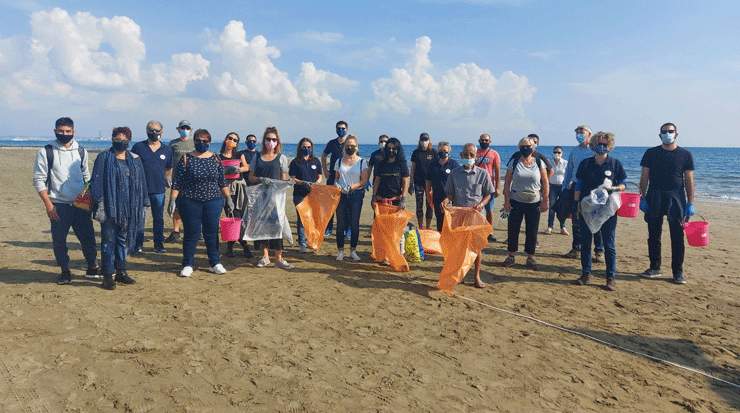 Larnaca Undertook Seabed and beach Cleaning Campaign