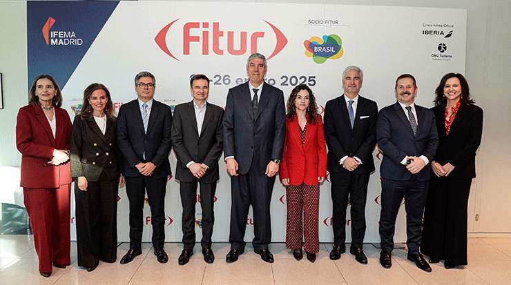 From left to right: María Valcarce, Director of FITUR; Almudena Maíllo del Valle, Head of the Madrid City Council’s Tourism Delegation; Daniel Martínez, Executive Vice President of IFEMA MADRID; Marco Sansavini, President of Iberia and Chairman of the FITUR Organizing Committee; José Vicente de los Mozos, Chairman of the Executive Committee of IFEMA MADRID; Rosario Sánchez, Secretary of State for Tourism; Orlando Leite Ribeiro, Ambassador of Brazil; Mariano de Paco, Deputy Minister of Culture, Tourism, and Sports of the Community of Madrid; and Arancha Priede, General Director of Trade Fairs and Congresses at IFEMA MADRID.