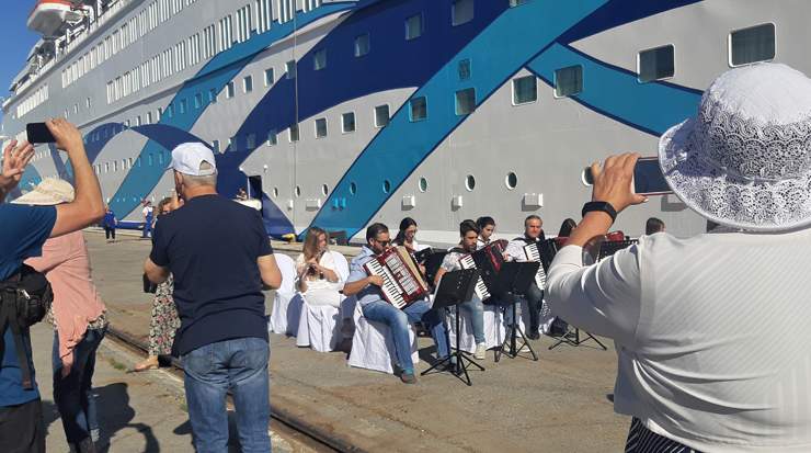 Welcoming of Crown Iris at Larnaca Port 